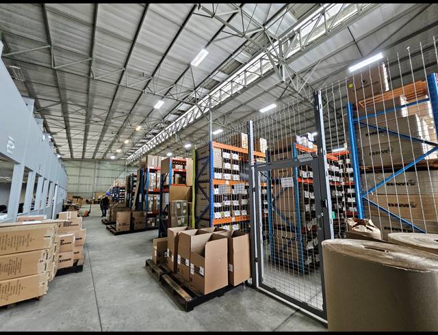 3,137M² WAREHOUSE TO LET IN HALFWAY HOUSE